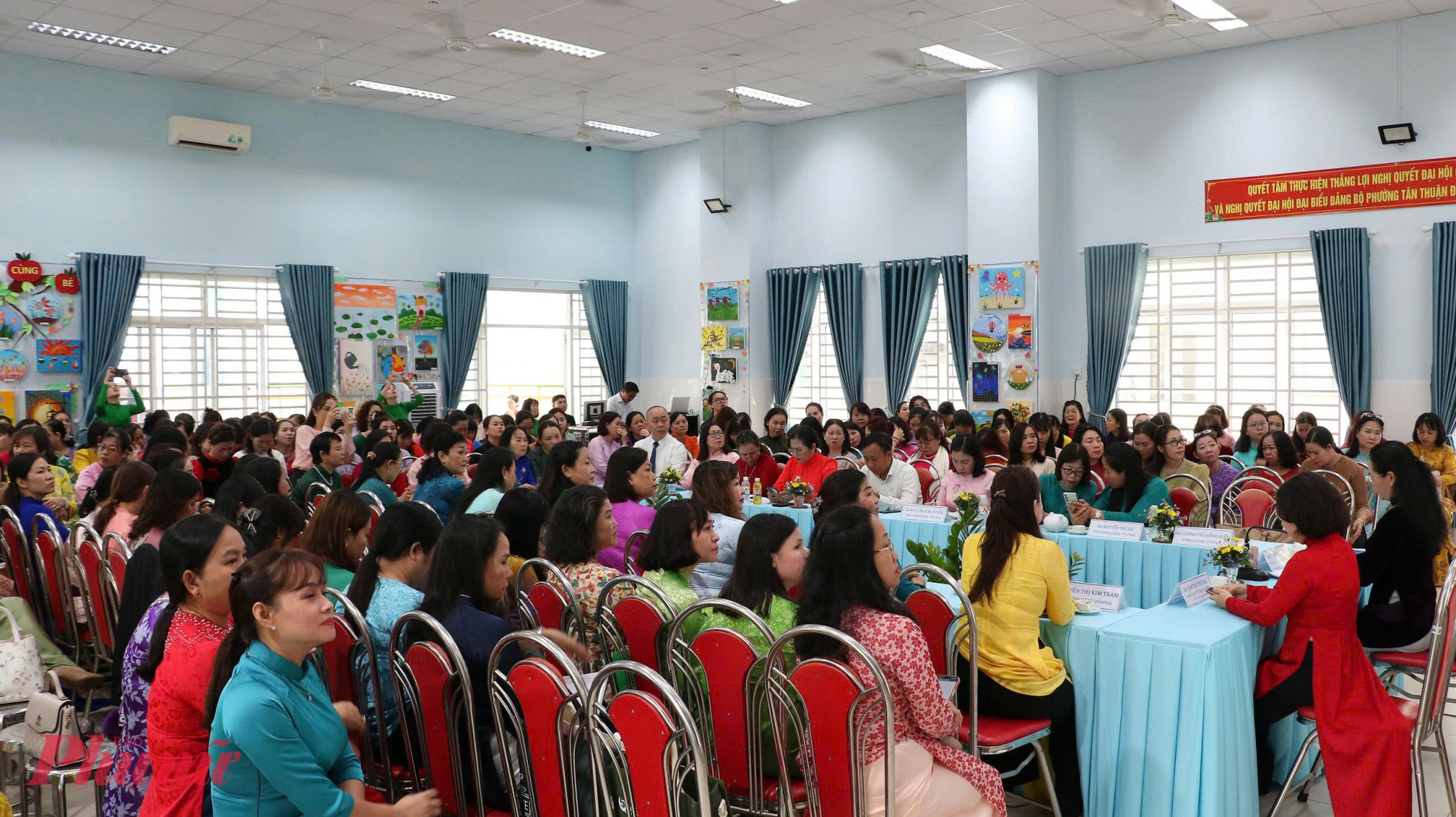 Hội nghị diễn ra bằng hình thức trực tiếp kết hợp trực tuyến - Ảnh: Trang Thư