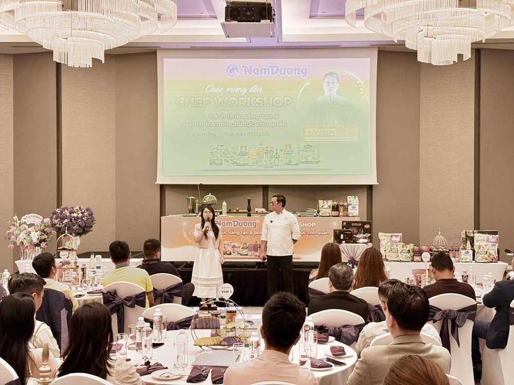 Dầu hào Nam Dương mới với nhiều quy cách từ 320g, 810g đến 2,25kg (cùng với nhiều sản phẩm gia vị đến từ nhãn hàng Nam Dương)