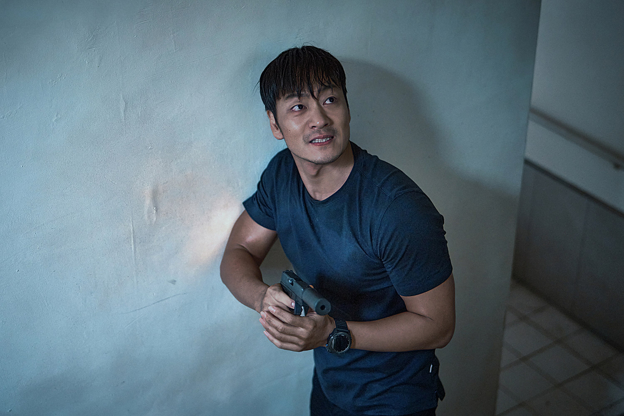 Son Hee-jo lạnh  lùng  và  nhiều bất  ngờ của Park Hea - soo  trong  The  Great  Flood. Ảnhh: Netflix