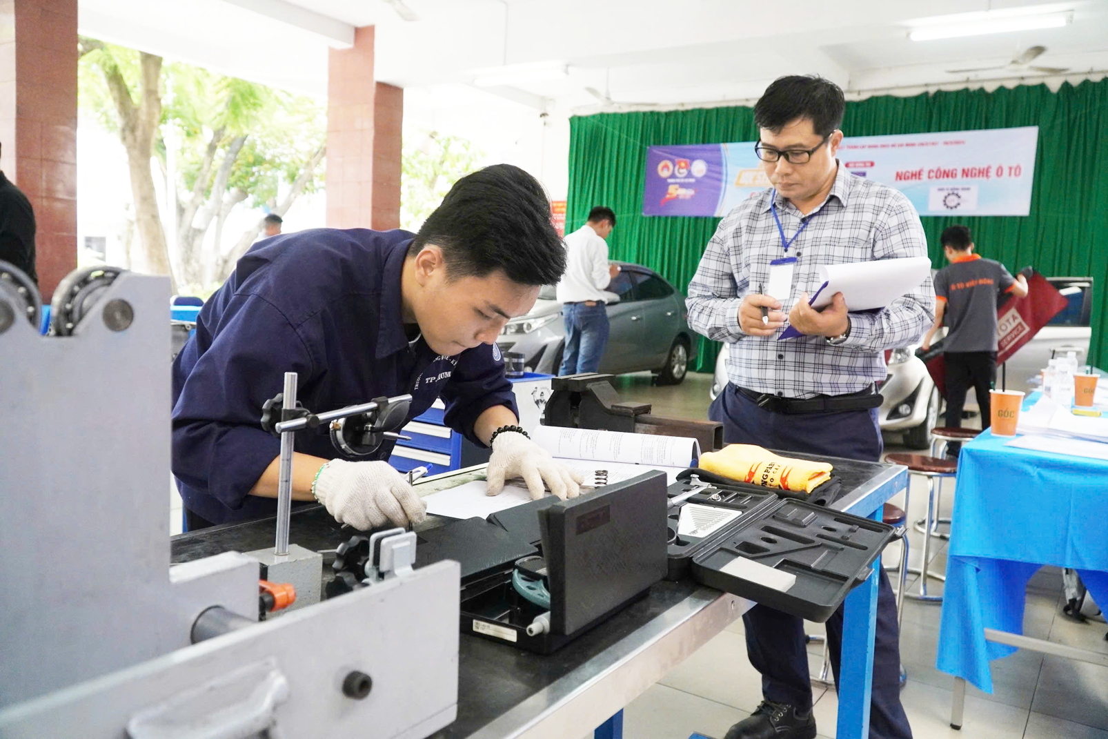 Sinh viên trường nghề của TPHCM trong một hội thi nghề. Ảnh: T.T