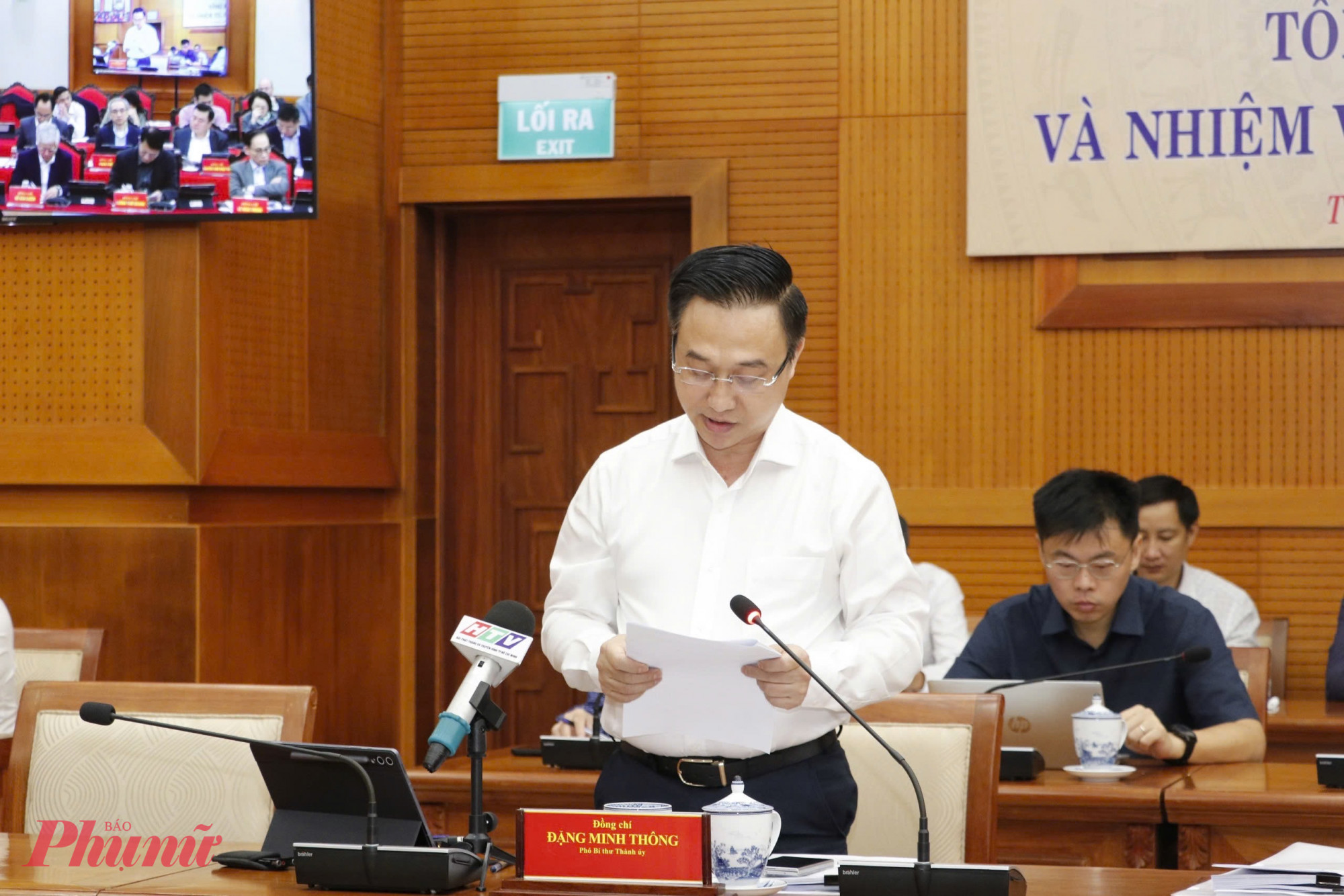 Ông Đặng Minh Thông - Bí thư Thành uỷ TPHCM báo cáo tại hội nghị - Ảnh: Thanh Tâm