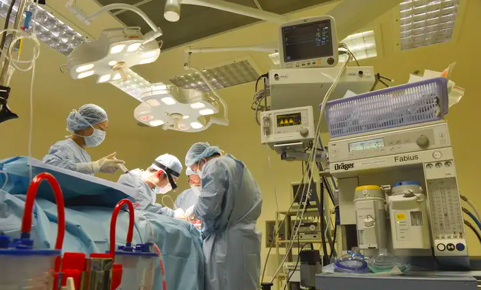 Ca phẫu thuật có sự phối hợp đa chuyên khoa giúp nâng cao tỉ lệ thành công cho bệnh nhân - Ảnh: FV