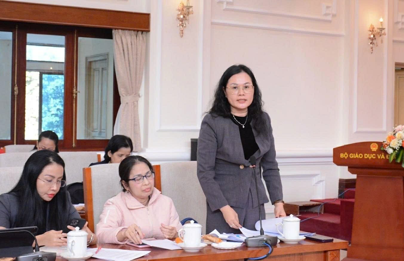 Phó Giám đốc Sở GDĐT Thành phố Hồ Chí Minh Lê Thuỵ Mỵ Châu trao đổi tại hội nghị 