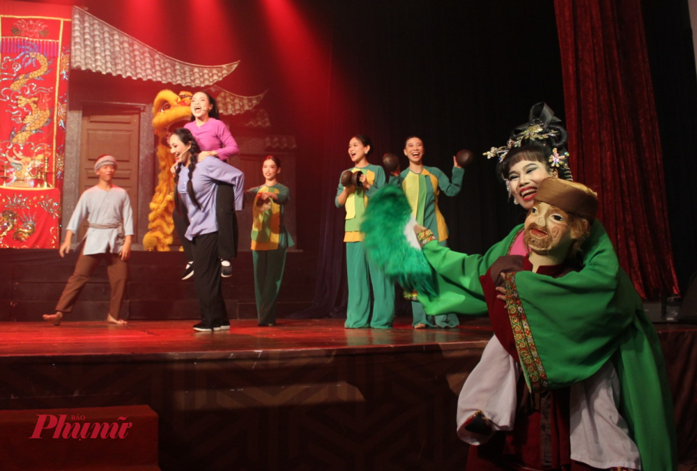 Nhiều tiết mục 