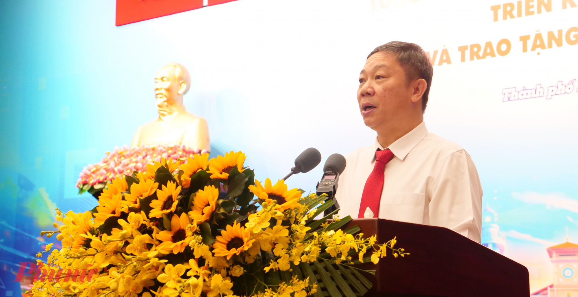 Trưởng Ban Tuyên giáo và Dân vận Thành ủy TPHCM Dương Anh Đức phát biểu tại hội nghị 