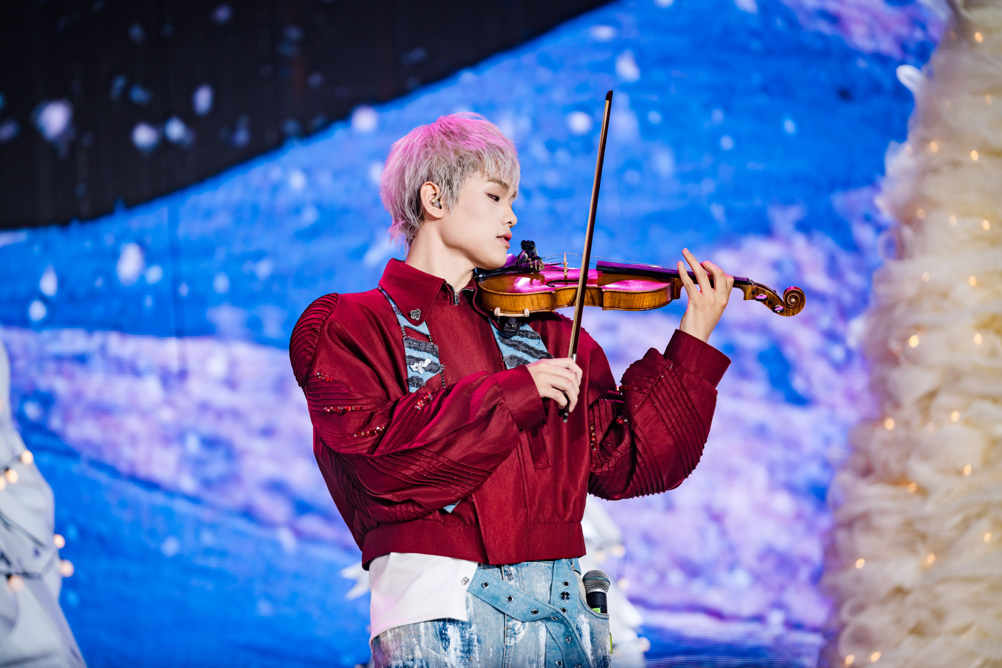 Bùi Trường Linh với ca khúc Đêm giáng sinh mùa hạ.