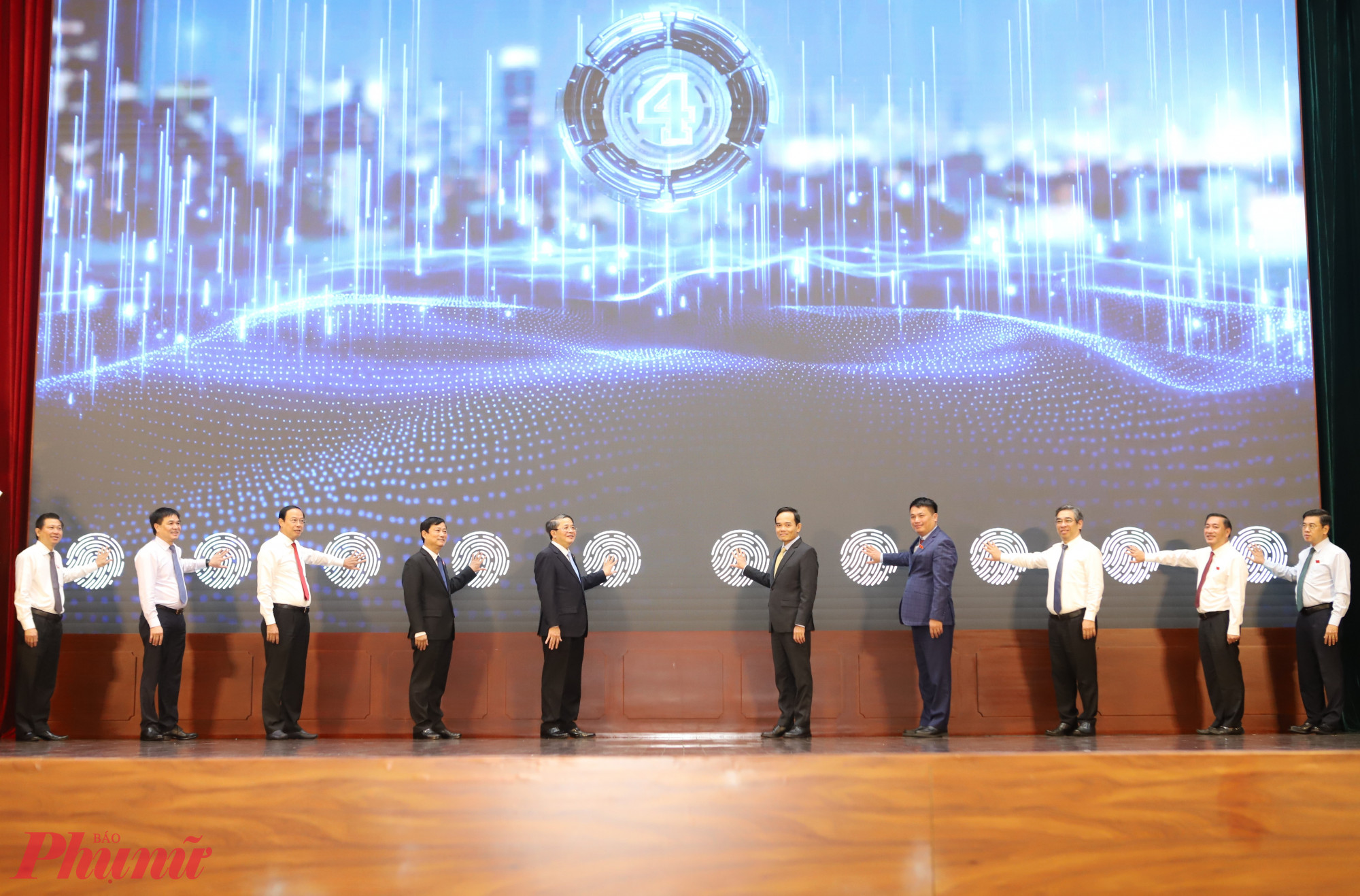 Sáng 27/12, HĐND TPHCM chính thức ra mắt nền tảng “HĐND số” và Cổng thông tin điện tử HĐND TPHCM - Ảnh: Thanh Tâm