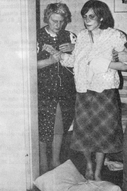 Tình trạng của Anneliese khi thực hiện lễ trừ tà. Ảnh: Facebook