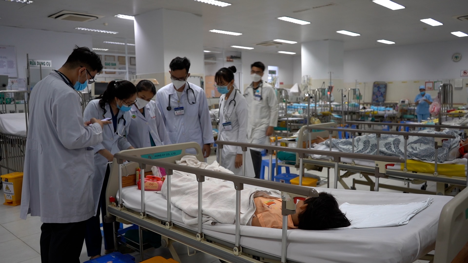 Khoa Cấp cứu Bệnh viện Nhi đồng 2 TPHCM tiếp nhận nhiều trường hợp trẻ bị tai nạn giao thông, ảnh minh họa S.L.