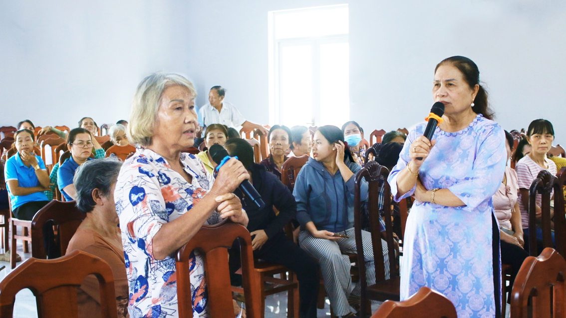 Cần nâng cao kiến thức pháp luật cho người dân để tránh những rủi ro pháp lý. Trong ảnh: Một chương trình tuyên truyền pháp luật tại TPHCM - ẢNH: NGỌC TRĂM