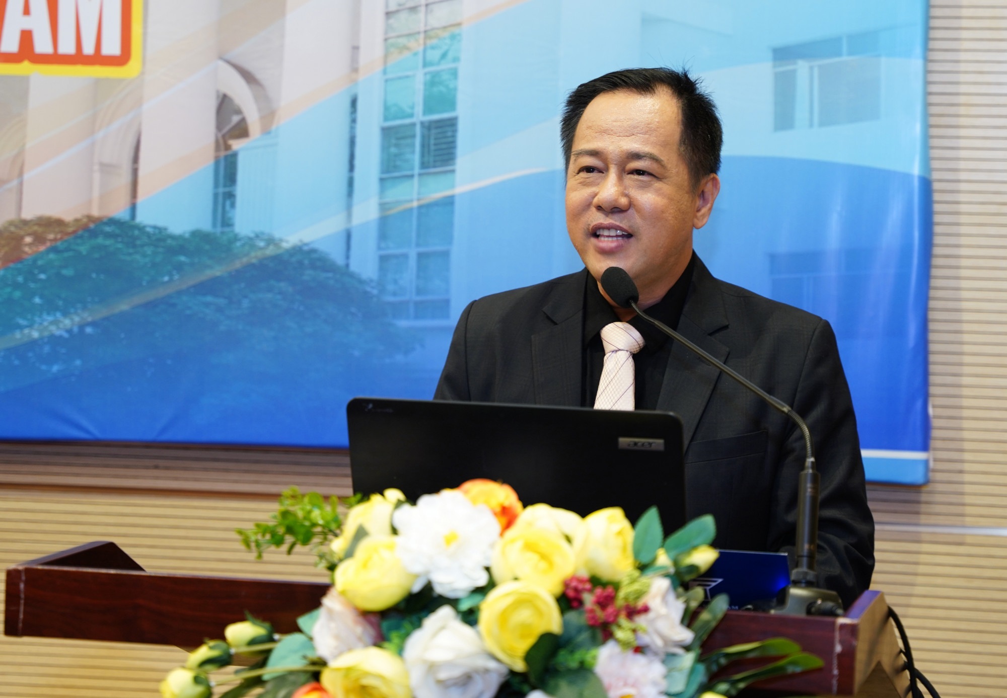 Ông Huỳnh Văn Sơn - Hiệu trưởng Trường đại học Sư phạm TPHCM - cho rằng, Trường học hạnh phúc sẽ nuôi dưỡng ra thế hệ trẻ tự tin, sáng tạo