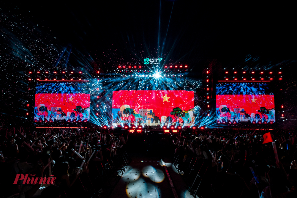 Không gian đa sắc màu, người hâm mộ được trải nghiệm bằng tất cả các giác quan