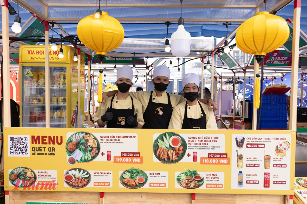 Gian hàng ẩm thực Việt được bày bán chỉn chu trong sự kiện - Ảnh: BTC