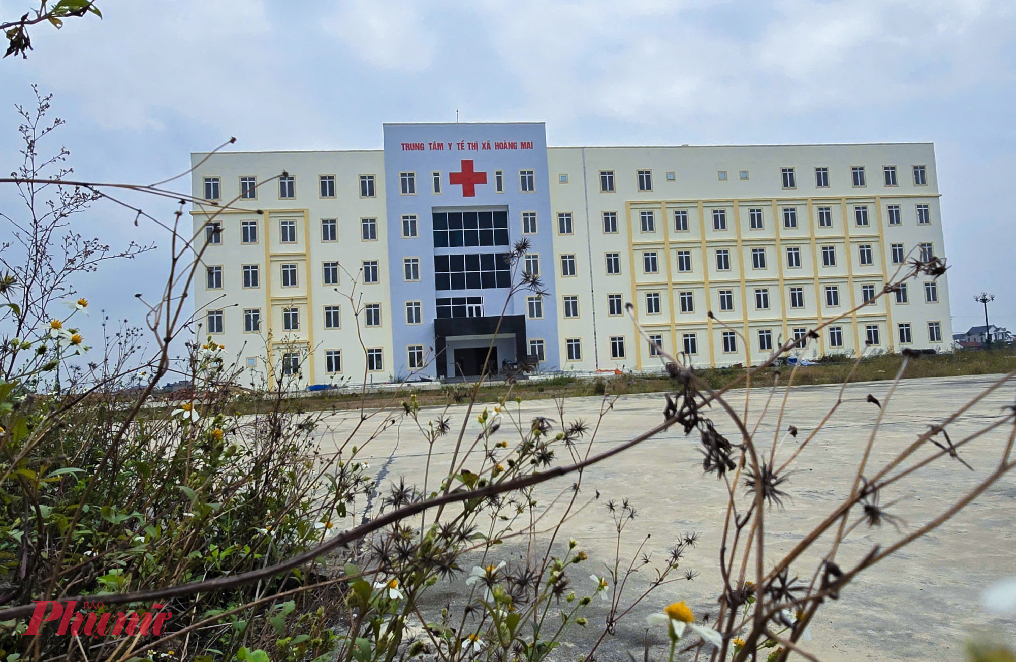 Lãnh đạo UBND phường Quỳnh Mai cho biết, giai đoạn 2 của dự án có tổng mức đầu tư 115 tỉ đồng. Sau khi được UBND tỉnh giao, phường đã hoàn thiện báo cáo kinh tế kỹ thuật trình sở Xây dựng cho ý kiến để sớm tiến hành đấu thầu và triển khai xây dựng nhằm sớm đưa công trình vào sử dụng, tránh lãng phí nguồn lực và kéo dài thời gian người dân phải tiếp tục khám chữa bệnh trong điều kiện cơ sở vật chất cũ kỹ, xuống cấp.