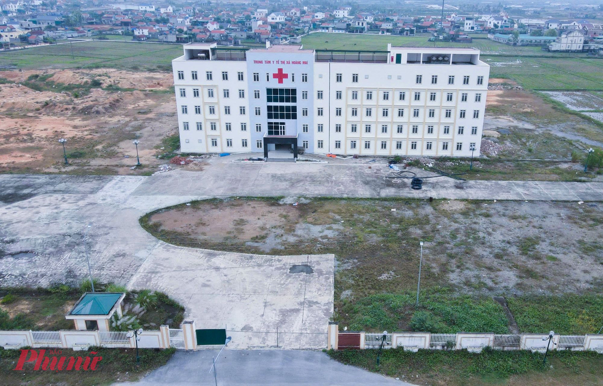 Năm 2020, Trung tâm Y tế Hoàng Mai (phường Quỳnh Mai, tỉnh Nghệ An) được khởi công xây dựng nhằm đáp ứng nhu cầu khám, chữa bệnh cho người dân sau 7 năm thị xã Hoàng Mai được thành lập. Dự án này có tổng mức đầu tư hơn 60 tỉ đồng, được kỳ vọng tạo dựng cơ sở hạ tầng y tế hiện đại, đồng bộ, góp phần nâng cao chất lượng chăm sóc sức khỏe và phục vụ mục tiêu phát triển đô thị phía Bắc Nghệ An.