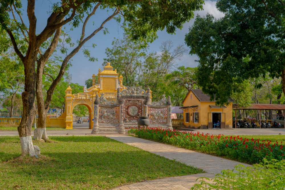 Di tích Cơ Mật Viện, tại số 33 Tống Duy Tân (phường Phú Xuân, Huế), hiện là trụ sở làm việc của Trung tâm Bảo tồn Di tích Cố đô Huế 