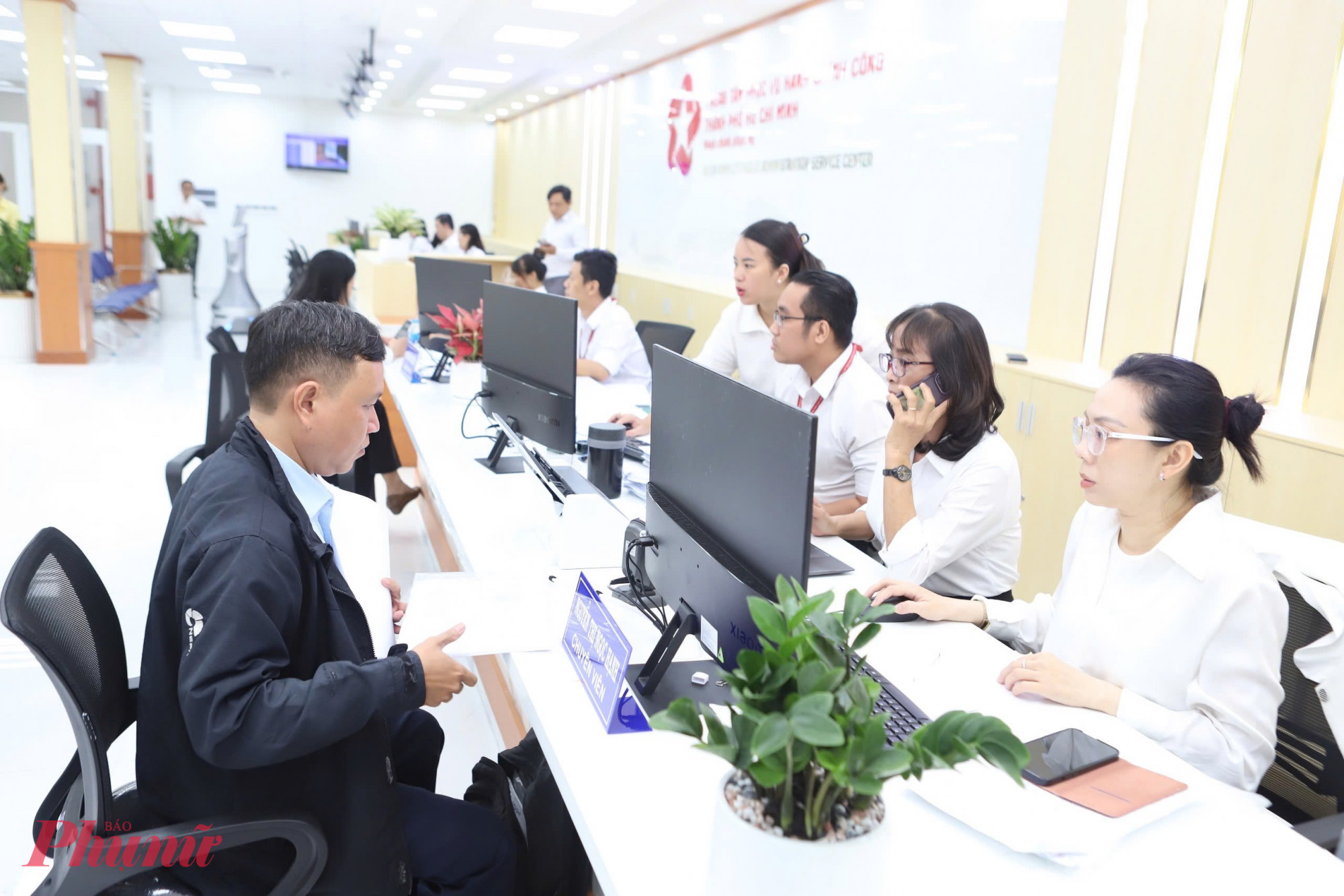 Kể từ ngày 27/12, việc tiếp nhận hồ sơ và trả kết quả giải quyết thủ tục hành chính cho tổ chức, cá nhân được thực hiện tập trung tại trụ sở Trung tâm Phục vụ Hành chính công TP.HCM, số 43 đường Nguyễn Văn Bá, phường Thủ Đức.