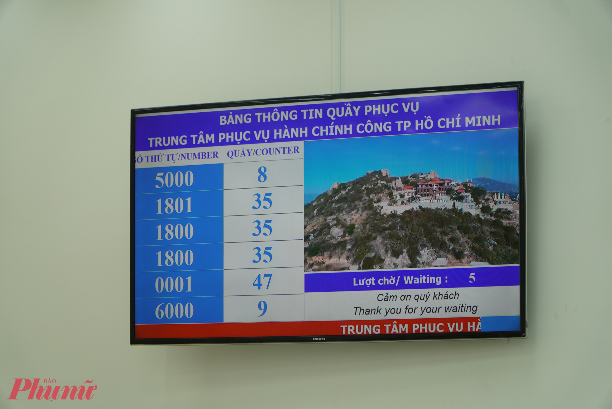 Hệ thống máy móc, thiết bị hiện đại được đưa vào vận hành tại Trung tâm Phục vụ Hành chính công TP.HCM, góp phần nâng cao hiệu quả tiếp nhận, xử lý hồ sơ cho người dân và doanh nghiệp - Ảnh: Thanh Tâm