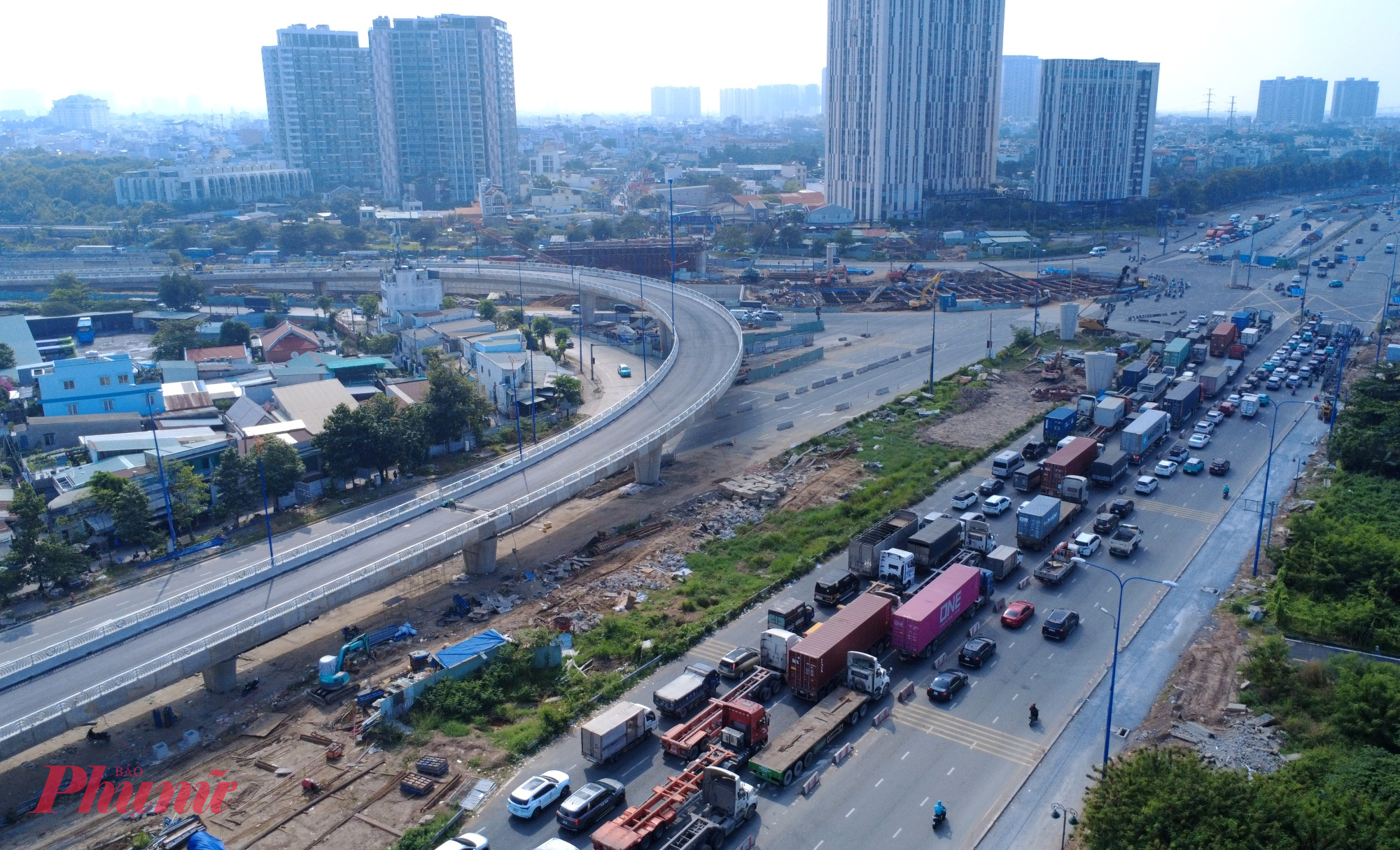 Khi hoàn thành cầu vượt chữ Y sẽ giúp dòng xe từ đường Mai Chí Thọ đi cao tốc TPHCM không còn phải dừng chờ đèn đỏ gây ùn tắc tại nút giao An Phú.