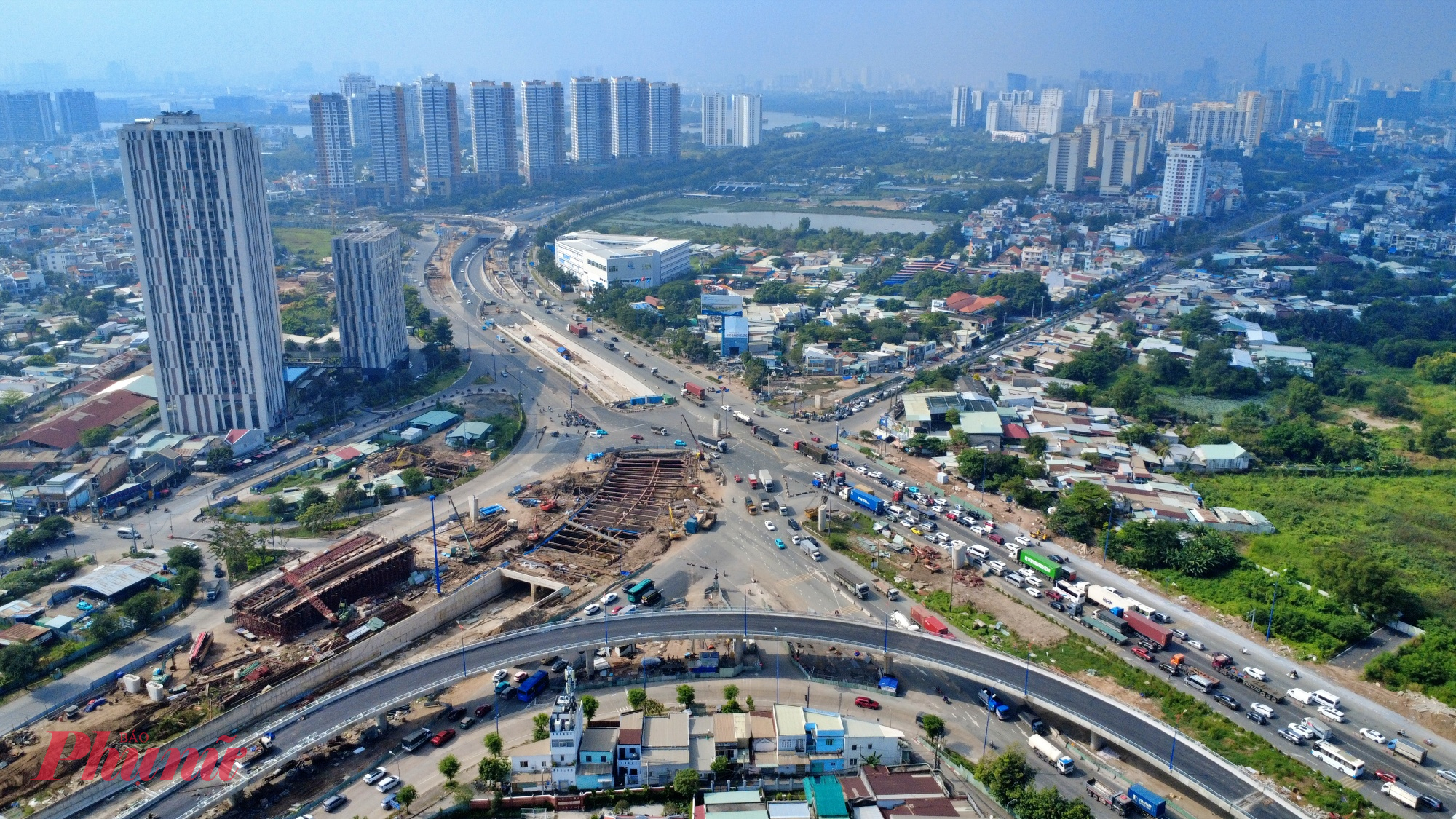 Toàn cảnh dự án nút giao An Phú trước ngày thông xe hạng mục cầu vượt chữ C - nối cao tốc TPHCM - Long Thành - Dầu Giây với đường Mai Chí Thọ, hướng đi Xa lộ Hà Nội.