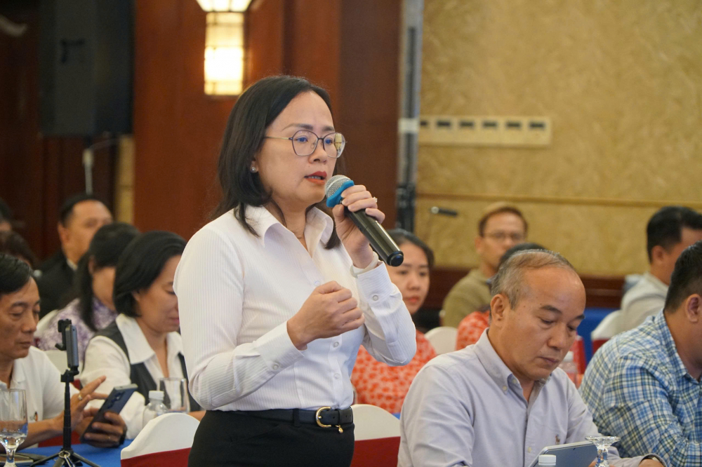 Bà Huỳnh Phan Phương Hoàng, Phó Tổng giám đốc Công ty Vietravel thông tin tại Hội nghị. Ảnh: Thanh Trân