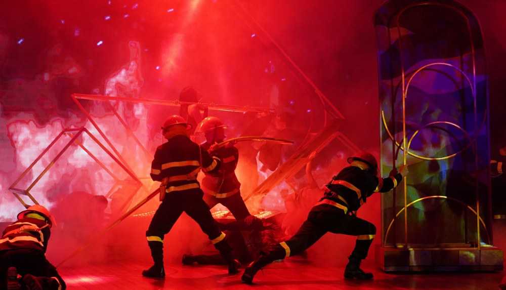 Vở kịch Ngược chiều bình an của Nhà hát Kịch Việt Nam 