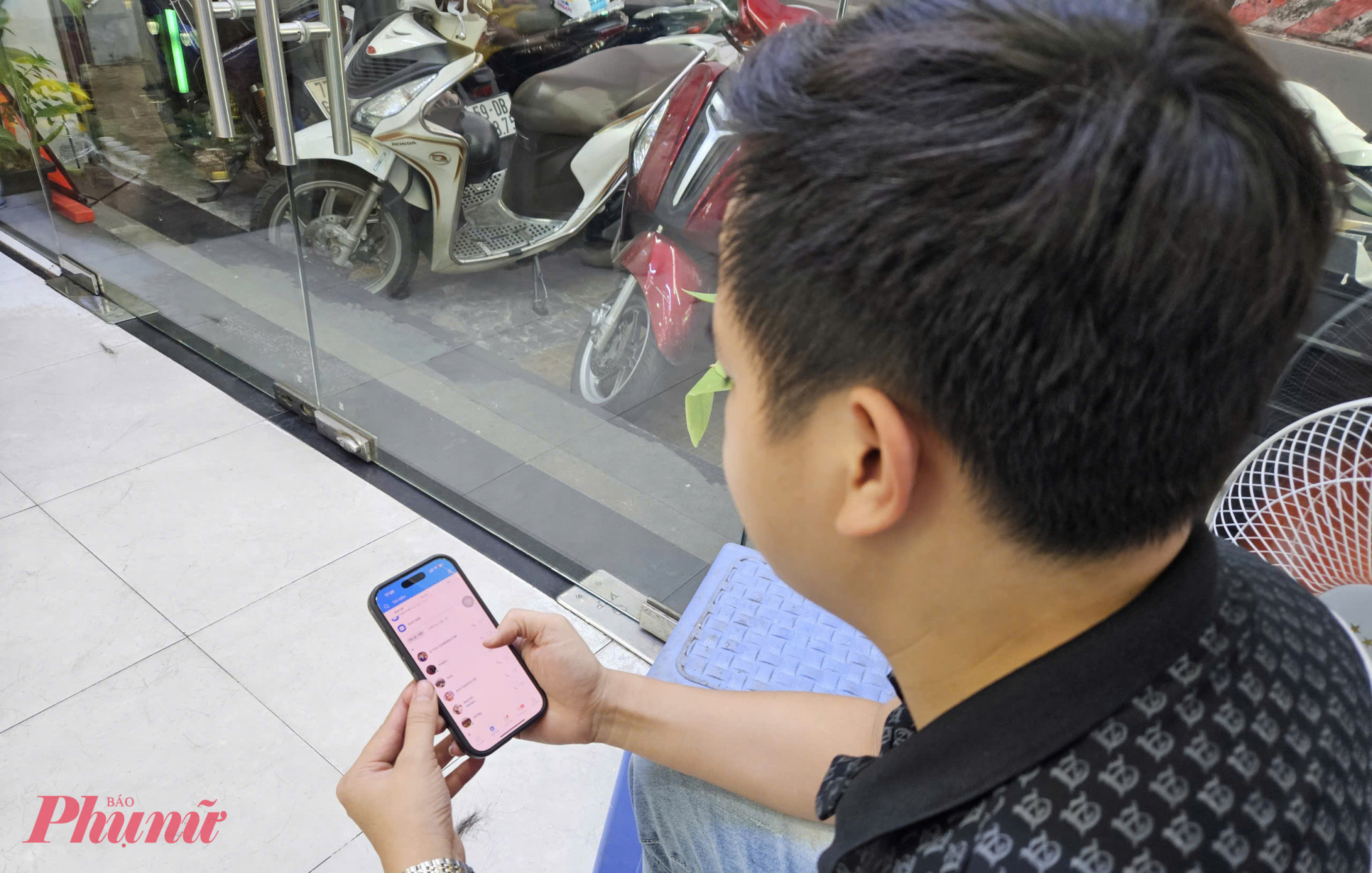 Đa phần người dùng đang chọn phiên bản Zalo miễn phí - Ảnh: Mai Ca