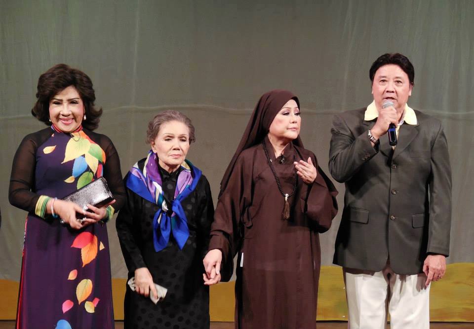 NSƯT Út Bạch Lan – Sầu nữ vận vào phận đời NSƯT Út Bạch Lan (phảii) và NSƯT Thanh Nga trong một vở diễn của đoàn cải lương Thanh Minh - Thanh Ngaa. Ảnh: Tư liệu