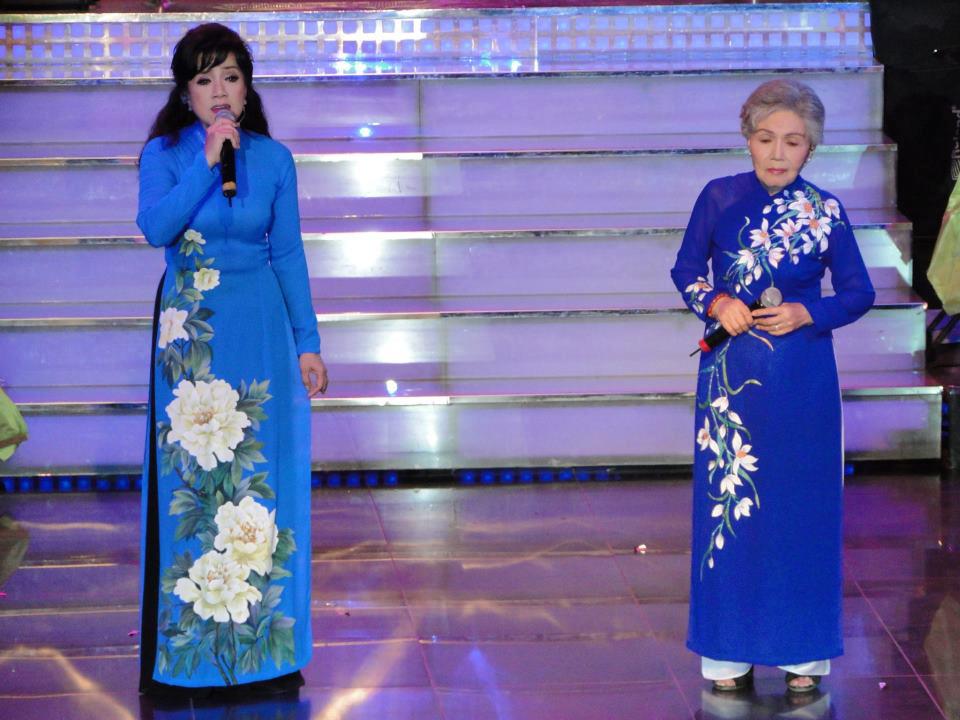 NSƯT Út Bạch Lan – Sầu nữ vận vào phận đời NSƯT Út Bạch Lan và NSƯT Phương Hồng Thủy, một trong những nghệ sĩ gọi bà bằng mẹ với sự yêu kính hết mực. Ảnh: Tư liệu