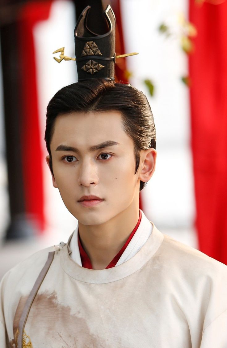 Không chỉ phù hợp với phim hiện đại, ở tạo hình cổ trang, Trương Triết Hạn cũng được đánh giá là 'vô đối. Tuy nhiên, với một số người, Trương Triết Hạn chưa đủ... nam tính để trở thành người đàn ông có gương mặt đẹp nhất thế giới. Thực tế, trước khi là người có bình chọn cao nhất, Trương Triết Hạn đã từng được xếp hạng 7 trong 100 gương mặt đẹp trai nhất thế giới năm 2023 của TC Candler. Anh là người Trung Quốc có thứ hạng cao nhất trong danh sách năm đó.