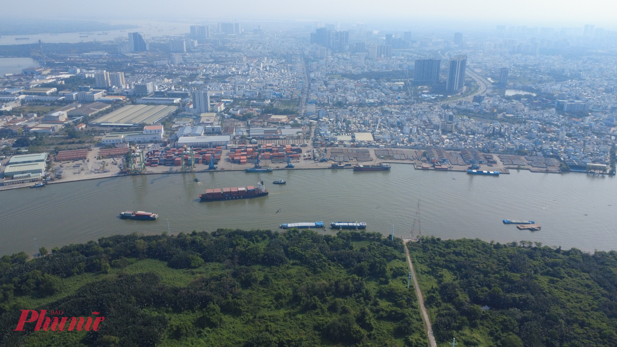 Dự án được triển khai trên địa bàn phường Tân Thuận và phường An Khánh, với điểm đầu tại đường Nguyễn Văn Linh, khu vực giao với cầu Tân Thuận 2. Điểm cuối nối với đường Nguyễn Cơ Thạch (trục Bắc - Nam), Khu đô thị mới Thủ Thiêm. 