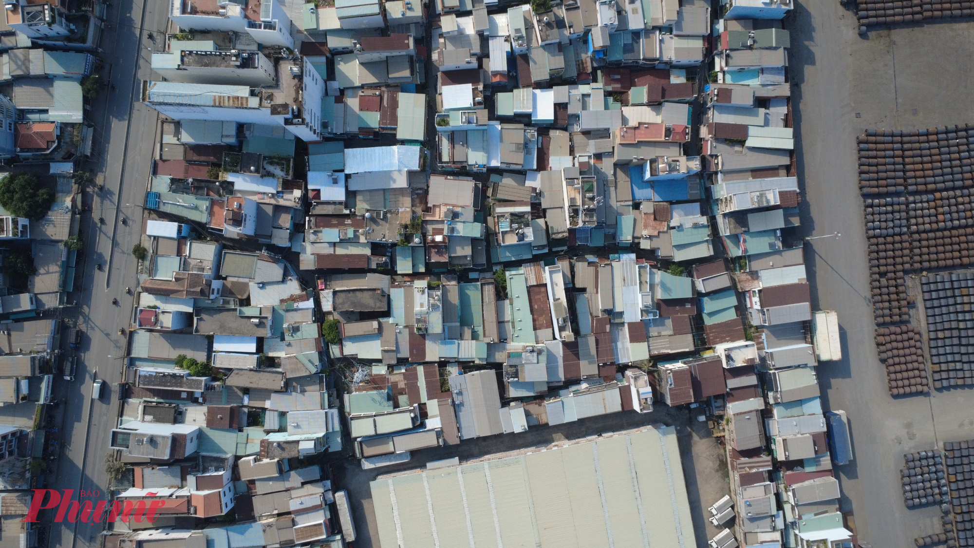 Khu vực dân cư dự kiến sẽ được di dời, giải tỏa mặt bằng để xây cầu Thủ Thiêm 4 phía phường Tân Thuận. Theo kế hoạch, chi phí bồi thường, hỗ trợ và tái định cư khoảng 1.385 tỉ đồng