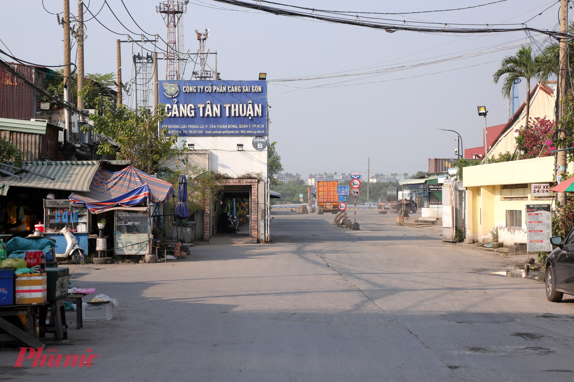 Cảng Tân Thuận nơi cầu Thủ Thiêm 4 dự kiến đi qua