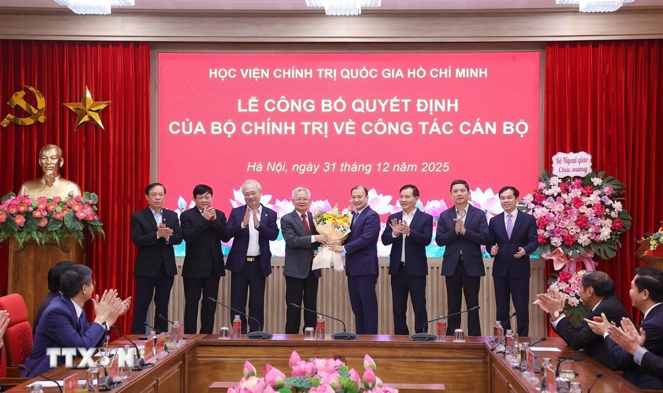 Lãnh đạo Hội đồng Lý luận Trung ương chúc mừng ông Lê Hải Bình
