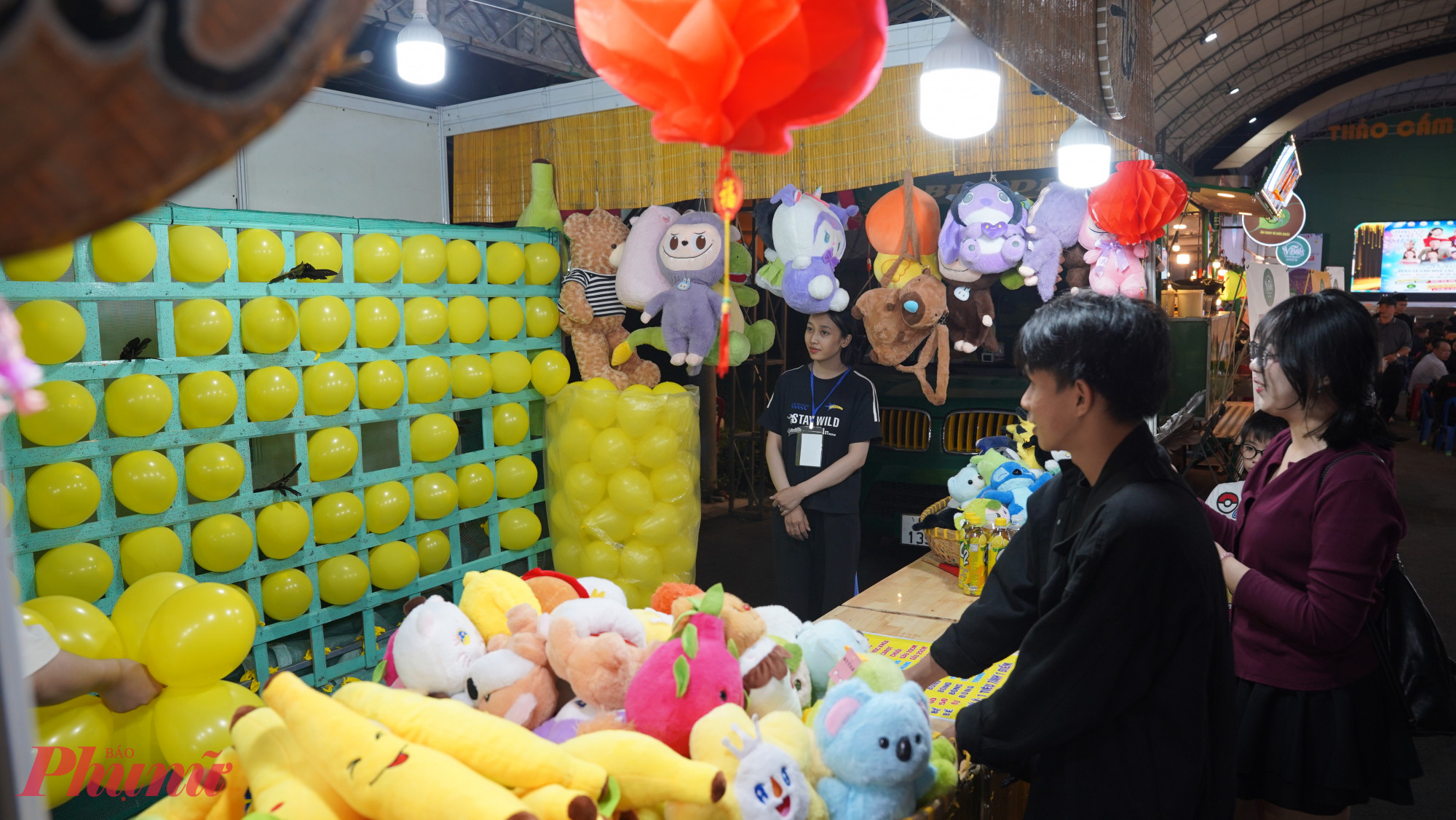 Ngoài hoạt động giao lưu ẩm thực, Du khách được trải nghiệm chuỗi hoạt động phong phú như workshop thủ công – nghệ thuật đa quốc gia, trình diễn văn hóa truyền thống, không gian ẩm thực quốc tế đa dạng, cùng nhiều hoạt động giao lưu dành cho gia đình, giới trẻ và du khách quốc tế.