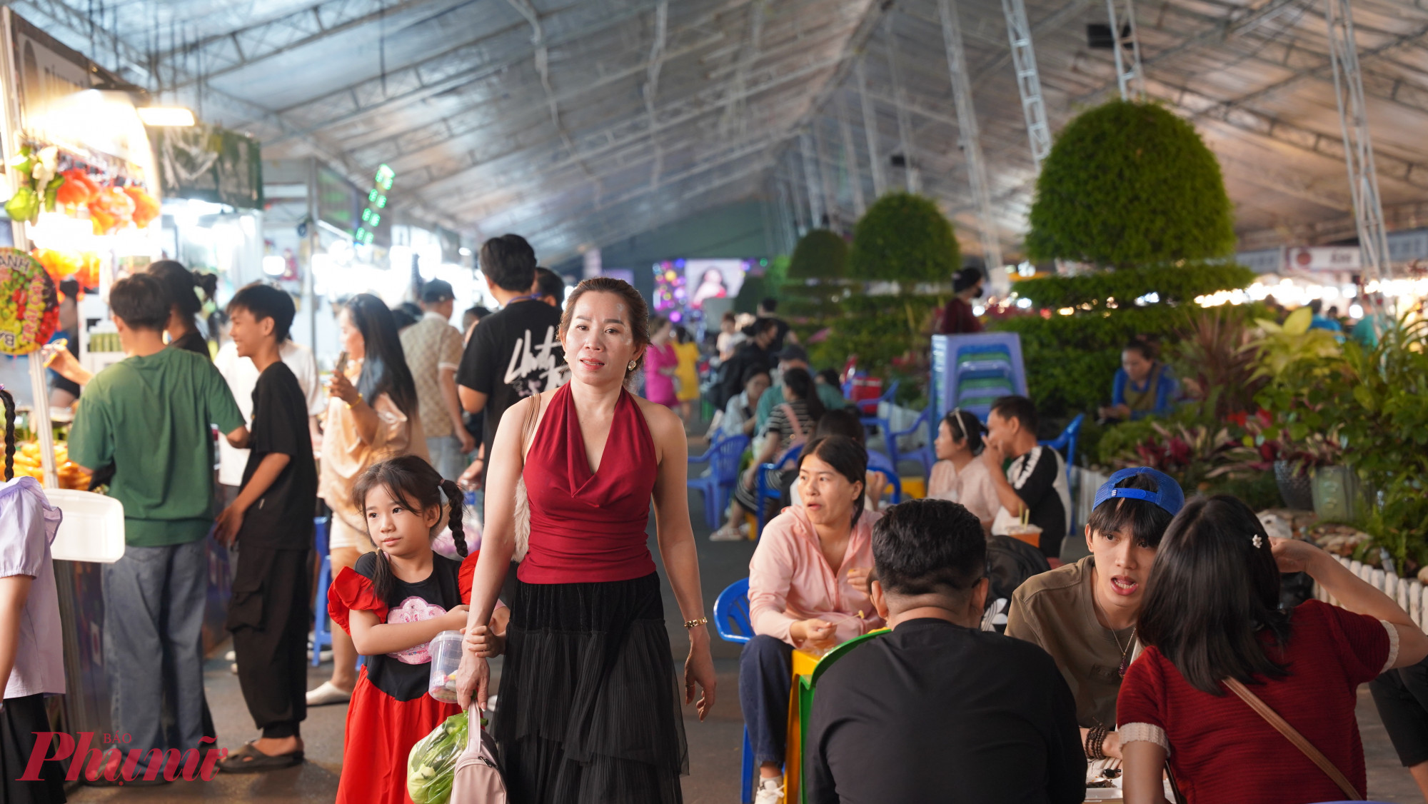 Nhân dịp đón mừng Năm mới Dương lịch 2026, chương trình “Tuần lễ Văn hóa Quốc tế – Đón mừng Năm mới 2026” được tổ chức nhằm tôn vinh sự đa dạng văn hóa, lan tỏa tinh thần hòa hợp, kết nối quốc tế và tạo nên không gian giao lưu cộng đồng cởi mở, tích cực trong những ngày đầu năm mới.