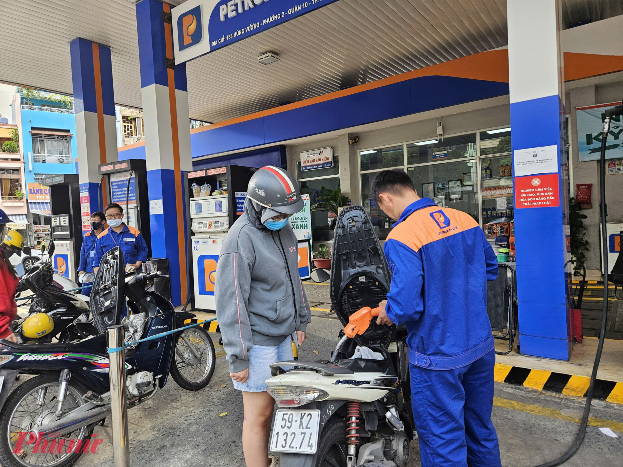 Giá xăng dầu trong nước giảm tuần thứ 4 liên tiếp - Ảnh: Mai Ca