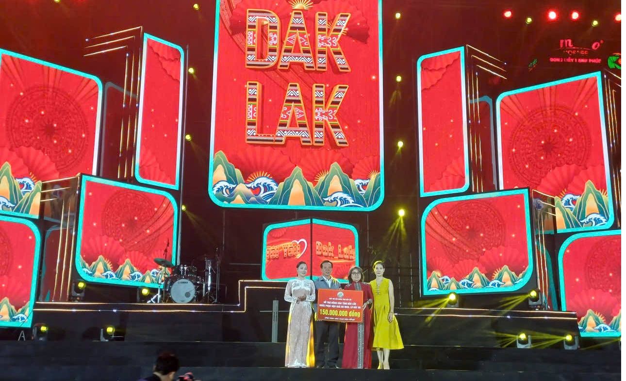 tại chương trình nghệ thuật, Hiệp Hội Sầu riêng tỉnh Đắk Lắk, cùng các doanh nghiệp trên địa bàn đã trao 150 triệu đồng 