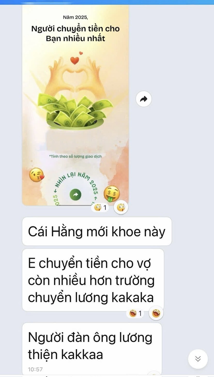 Một người đàn ông flex vui khi là người chuyển tiền  nhiều nhất cho vợ. Ảnh chụp màn hình 