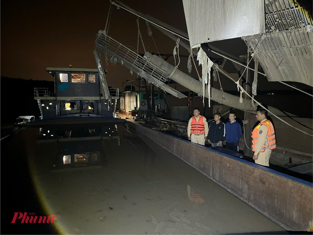 Không chỉ bảo đảm trật tự an toàn giao thông đường thủy, cán bộ, chiến sĩ Đội Cảnh sát đường thủy số 1 còn chủ động phòng ngừa, đấu tranh với các hành vi vi phạm pháp luật trên sông, góp phần giữ vững an ninh, trật tự, bảo vệ tài nguyên, môi trường nước. 