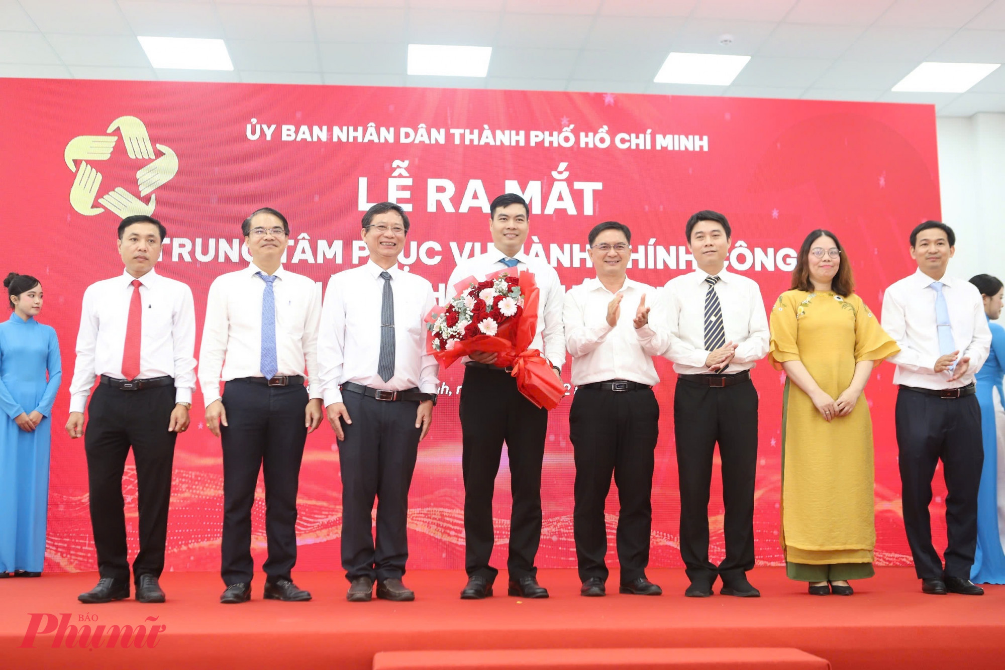 Trung tâm Phục vụ Hành chính công TPHCM ra mắt ban lãnh đạo trung tâm - Ảnh: Thanh Tâm