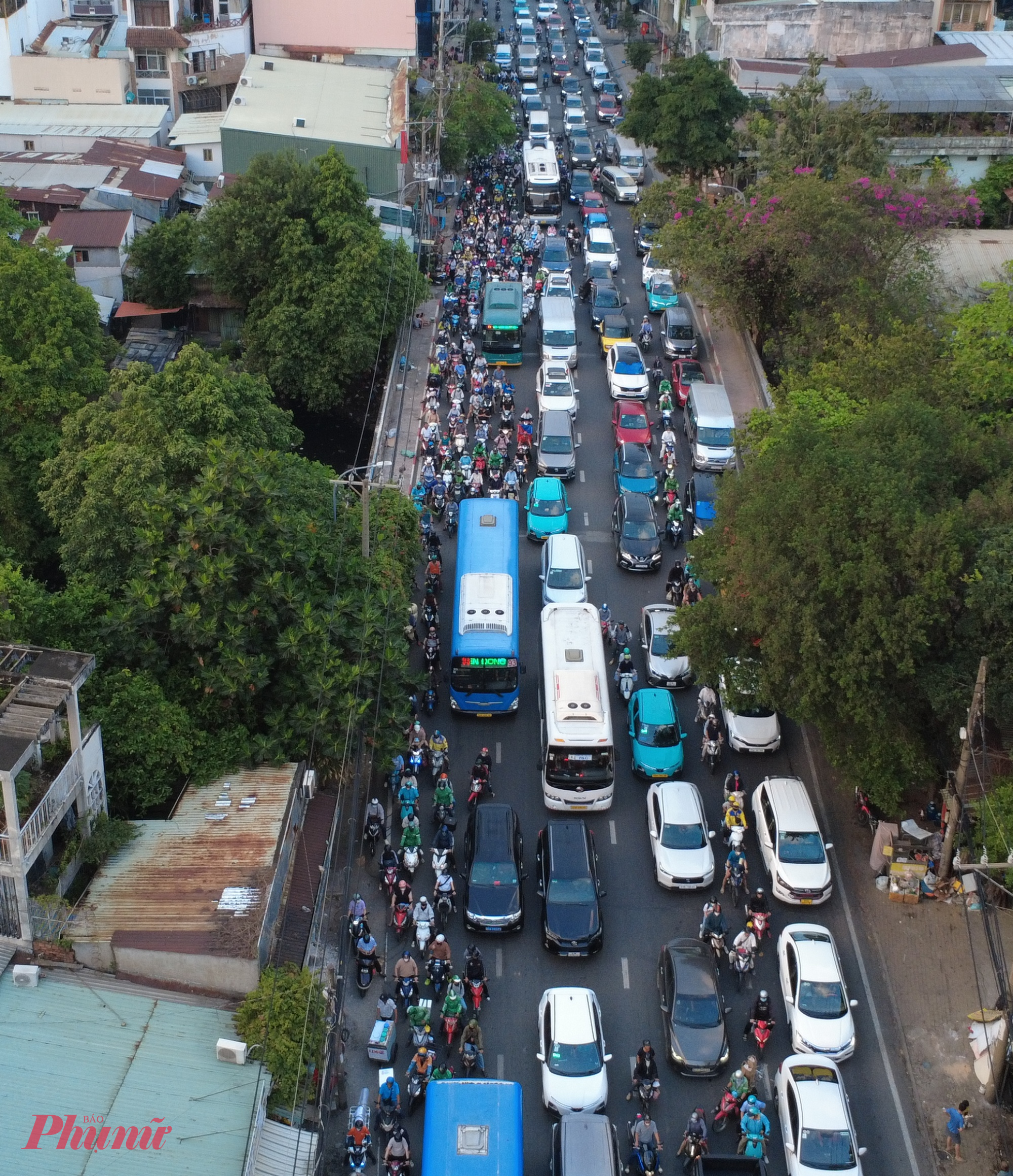 Dự báo trong tối nay và rạng sáng 1/1/2026, lượng người rời TP.HCM về các tỉnh miền Trung, Tây Nguyên và miền Tây vẫn sẽ tiếp tục tăng.