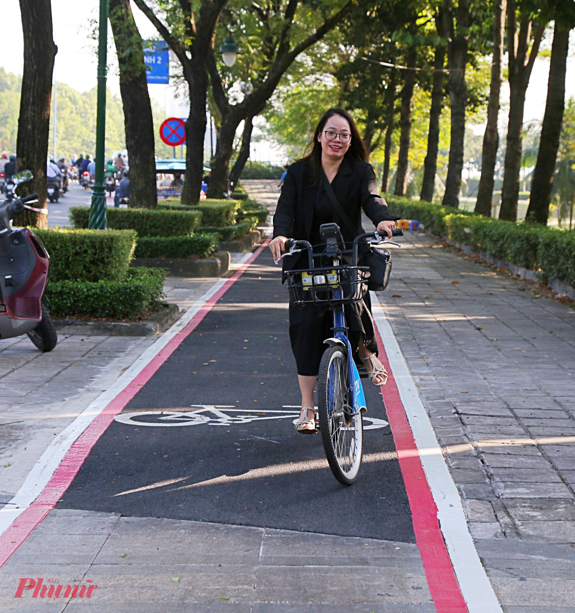 Theo Trung tâm Quản lý điều hành giao thông đô thị, Mục tiêu của dự án là cải tạo phần đất đường bộ hiện hữu thành làn ưu tiên cho xe đạp, bảo đảm an toàn giao thông, đồng thời tạo điều kiện thuận lợi để người dân lựa chọn xe đạp cho các hành trình ngắn, đặc biệt là kết nối “đầu – cuối” với xe buýt, metro và các loại hình vận tải công cộng khác. Qua đó, TP.HCM hướng tới hình thành mạng lưới đường xe đạp đa phương thức, đa điểm đến, phù hợp định hướng phát triển đô thị bền vững.