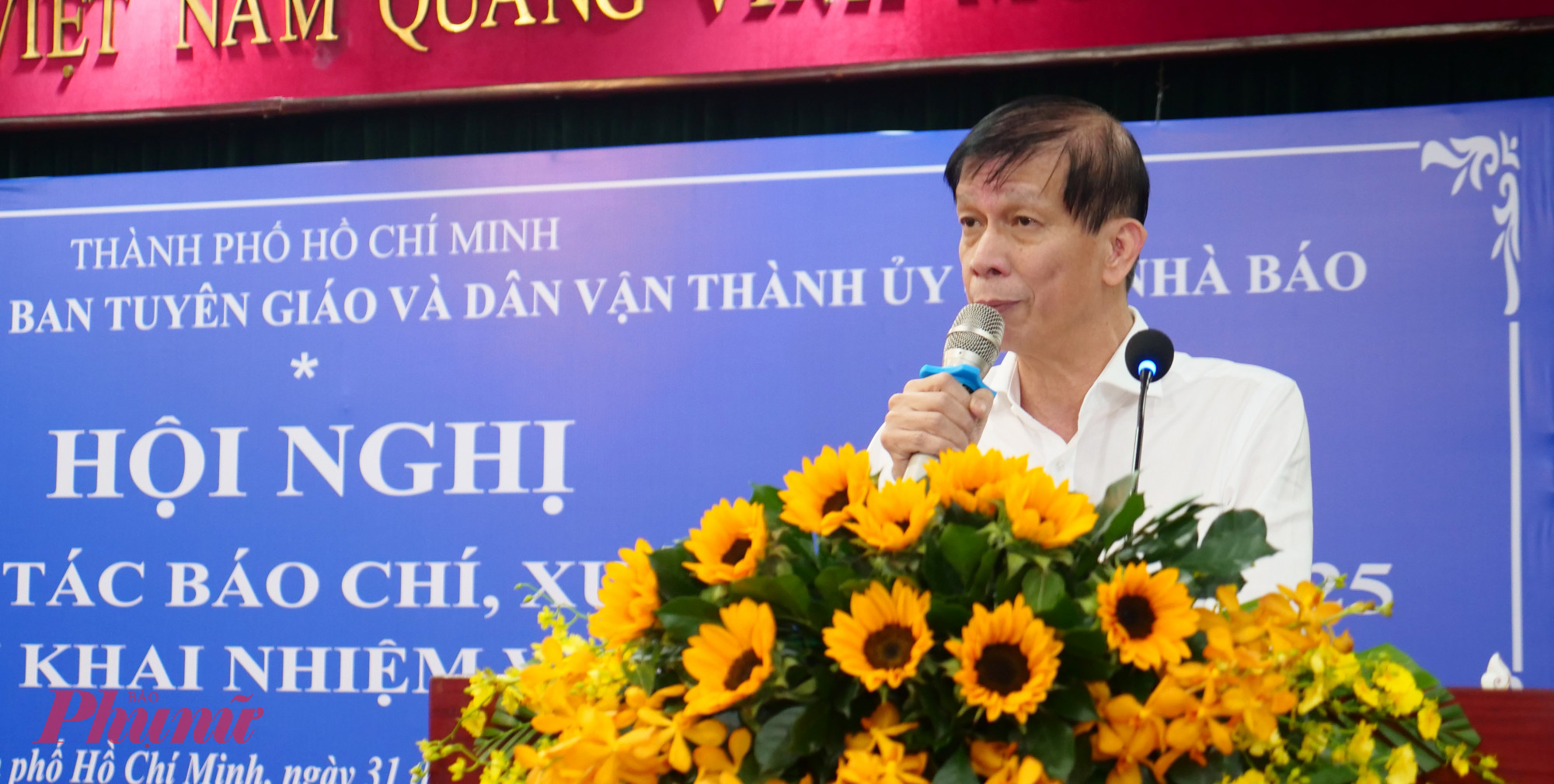 Ông Nguyễn Khắc Văn - Quyền Tổng Biên tập Báo SGGP - phát biểu tại hội nghị  - Ảnh: Trang Nguyễn 