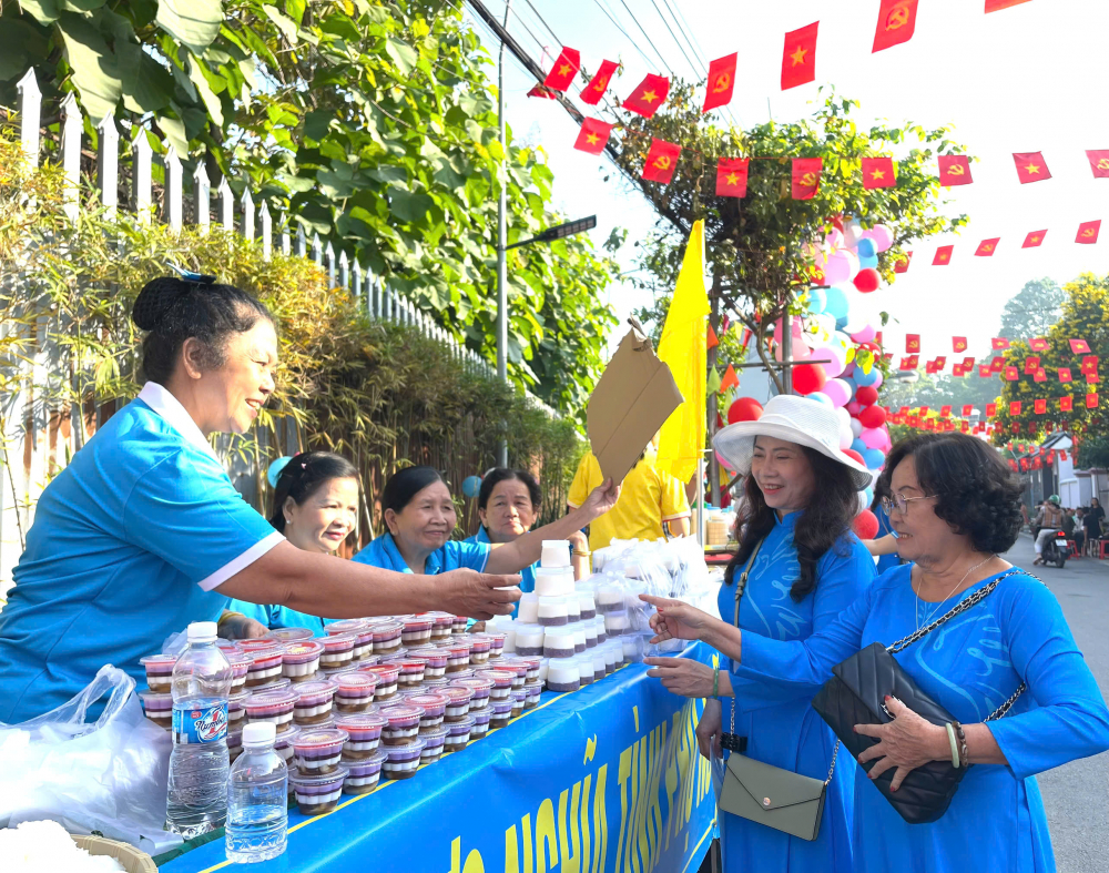 Các gian hàng ẩm thực nghĩa tình