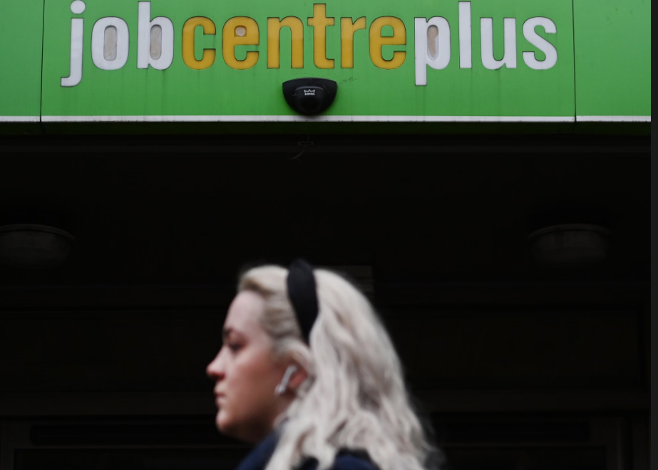 Tăng trưởng GDP toàn cầu được dự báo sẽ chững lại vào năm 2026 trong bối cảnh thương mại quốc tế bị ảnh hưởng bởi các chính sách thuế quan của Tổng thống Donald Trump