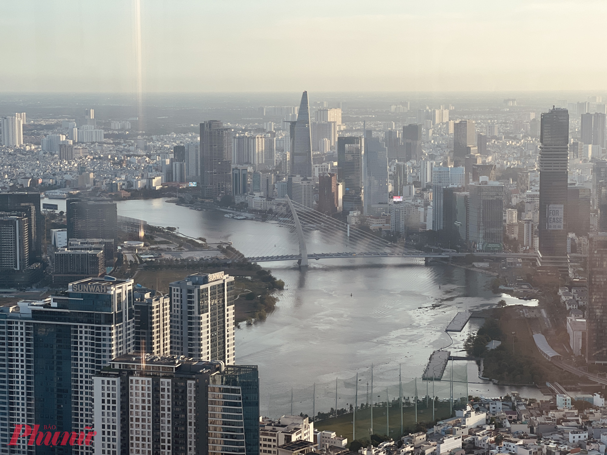 Từ 1/1, nhiều quy định mới có hiệu lực, tạo ra thay đổi quan trọng về chi phí và pháp lý đối với thị trường bất động sản. Ảnh: Quốc Thái