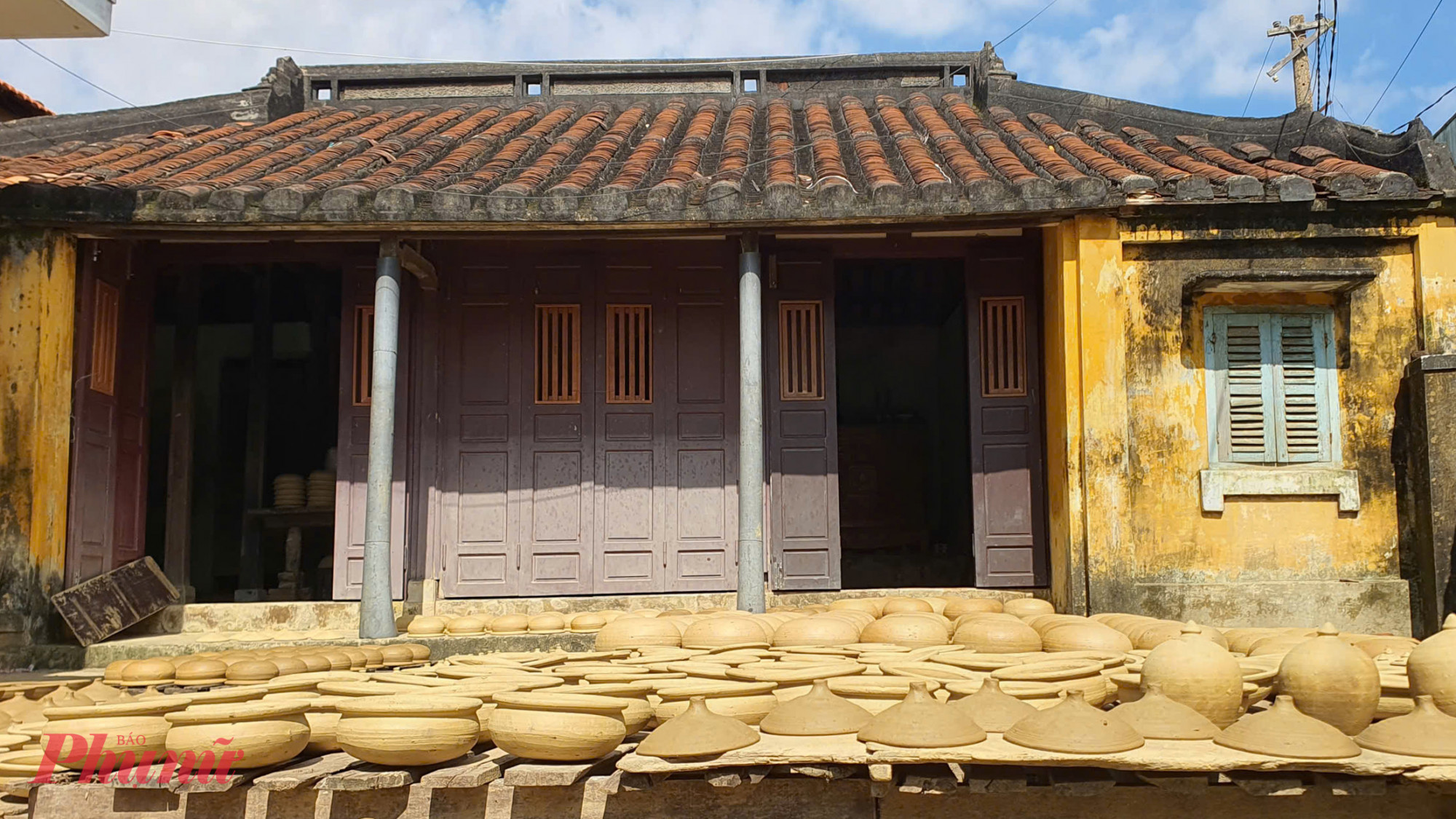 Làng gốm Thanh Hà nổi tiếng với các sản phẩm phục vụ đời sống dân sinh, và là không gian văn hóa đặc sắc - nơi hội tụ giữa lao động thủ công, mỹ cảm dân gian và tri thức bản địa được tích lũy qua nhiều thế hệ. Trong đó giá trị độc đáo, riêng có của làng gốm Thanh Hà chính là sự gắn bó mật thiết giữa con người - đất - lửa - dòng sông - không gian làng quê, tạo nên một chỉnh thể văn hóa sống động.