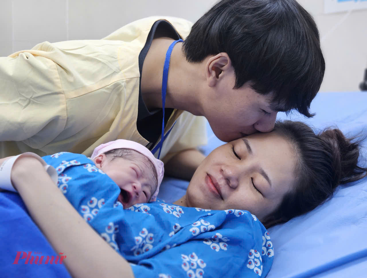 Cũng trong thời khắc chuyển giao năm mới, bé gái con của sản phụ Lê Thị Quỳnh Như (SN 