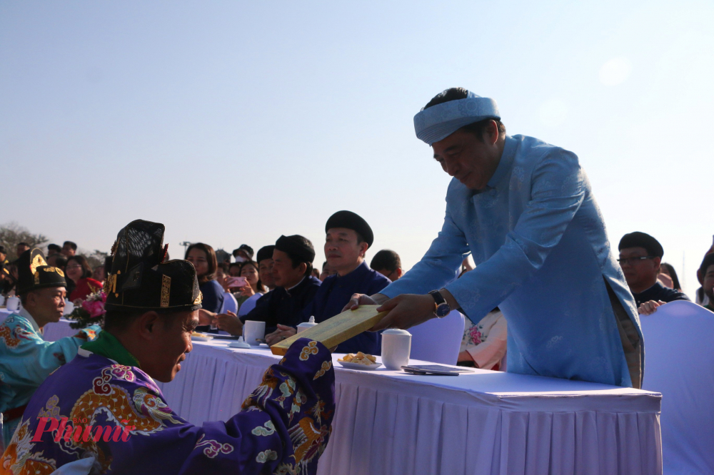 Tái hiện nghi thức ban lịch